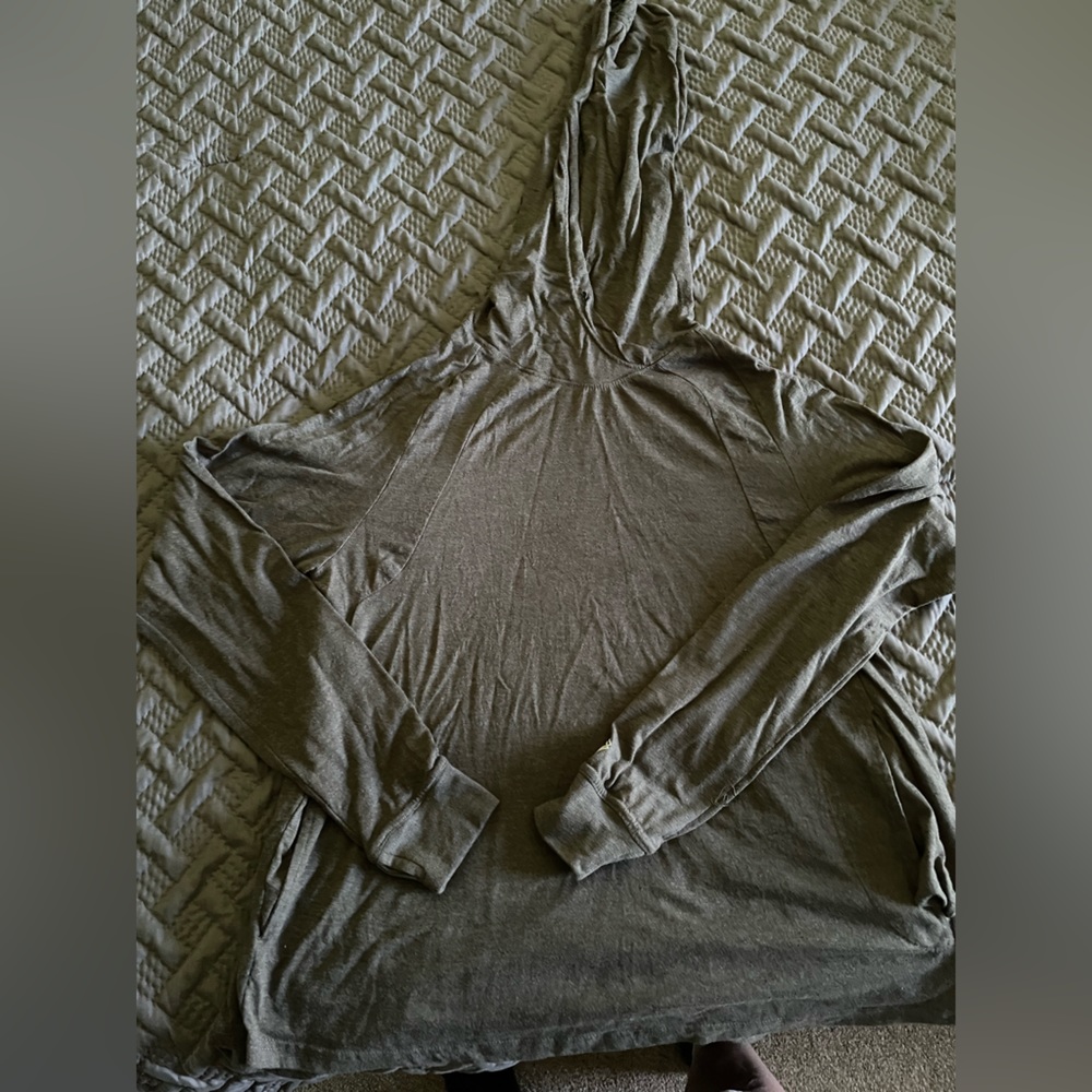 Concealed carry thin sweatshirt style top size L